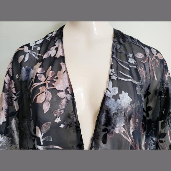 Loft Short Kimono - Picture 3 of 10